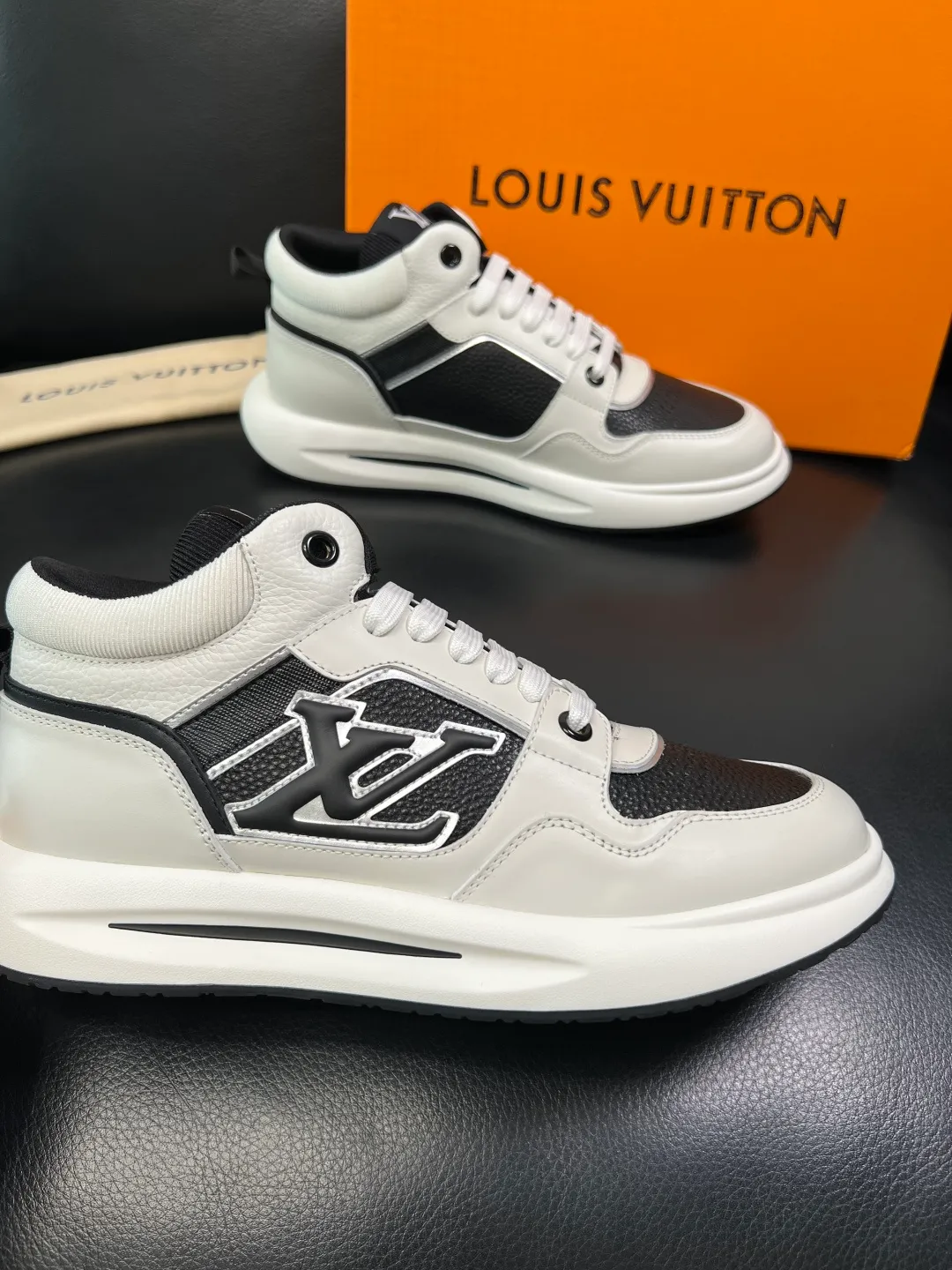 Men's shoes 💰820 Lv high quality top crafts Louis Vuitton, sports sneakers counter synchronization, uppers imported from Italy, high quality splicing colorful complex crafts, imported mesh pads soft and comfortable, soles: original soles specially provided by the original factory, T men's shoes 💰U exclusive movable molded soles super comfortable, original factory single goods, code number 39-44 (customized 38 45)